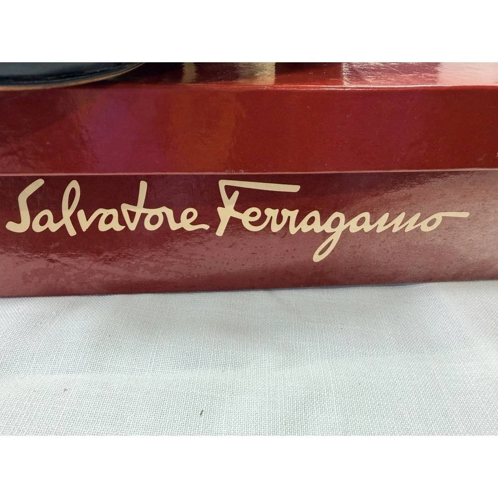 Salvatore Ferragamo tem salvatore